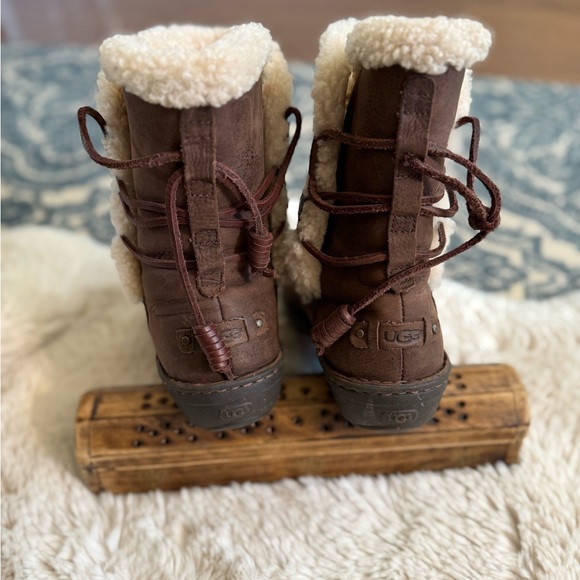 Ugg Akadia Boot in Brown Size 8 - Picture 7 of 12